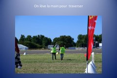 STOL BREIZH 2022 - 71 On lève la main pour traverser